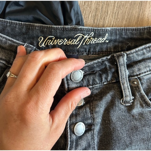 Universal Thread Women's Dark Gray high rise shortie Jean Shorts - Picture 6 of 6